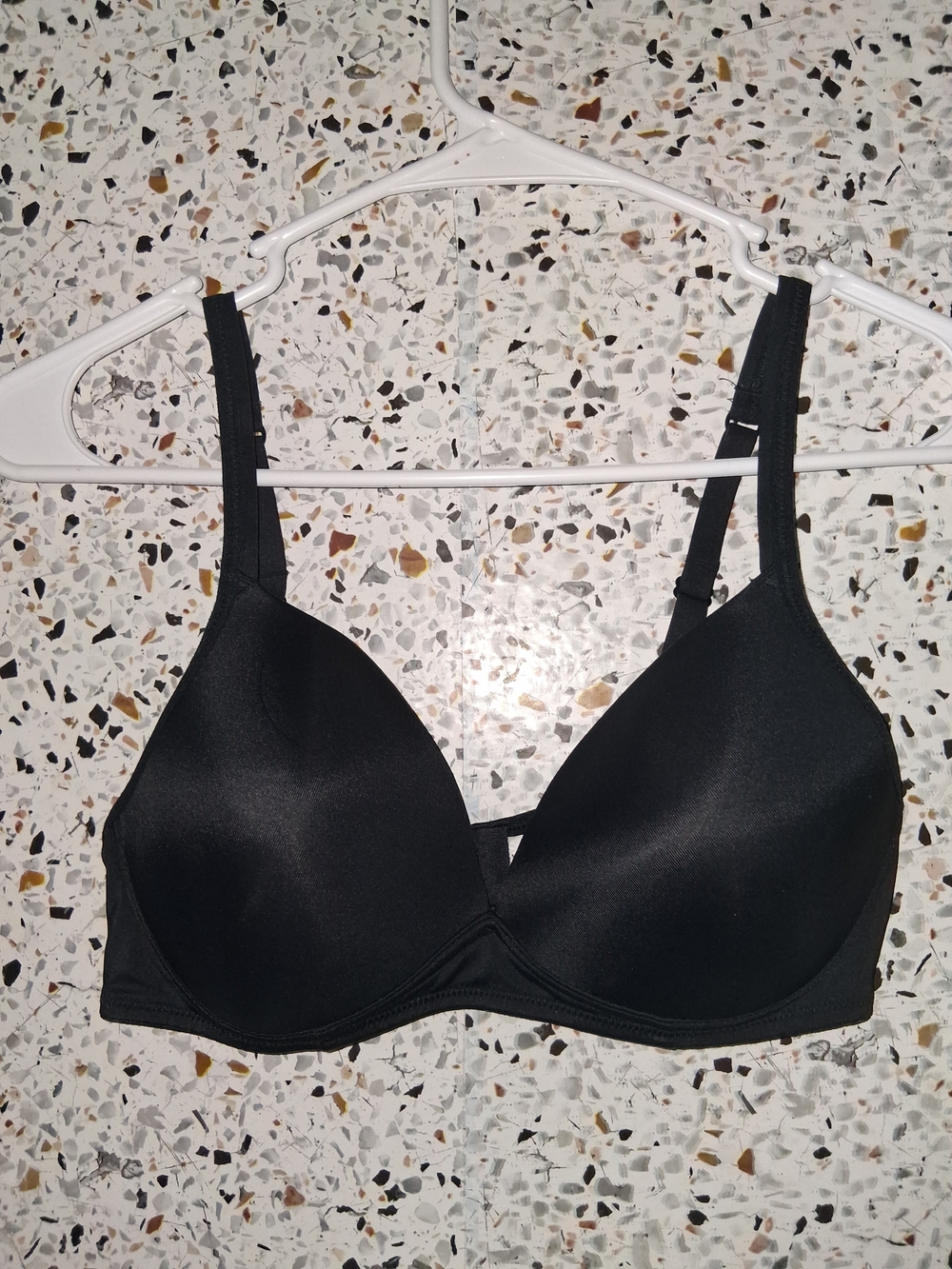 Warners Tshirt Bra Size 36B Black Lightly Padded Wireless With Extra Lift
